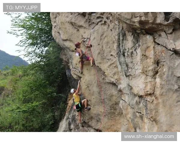重庆攀岩队在极限运动嘉年华中以52分稳居积分榜首位